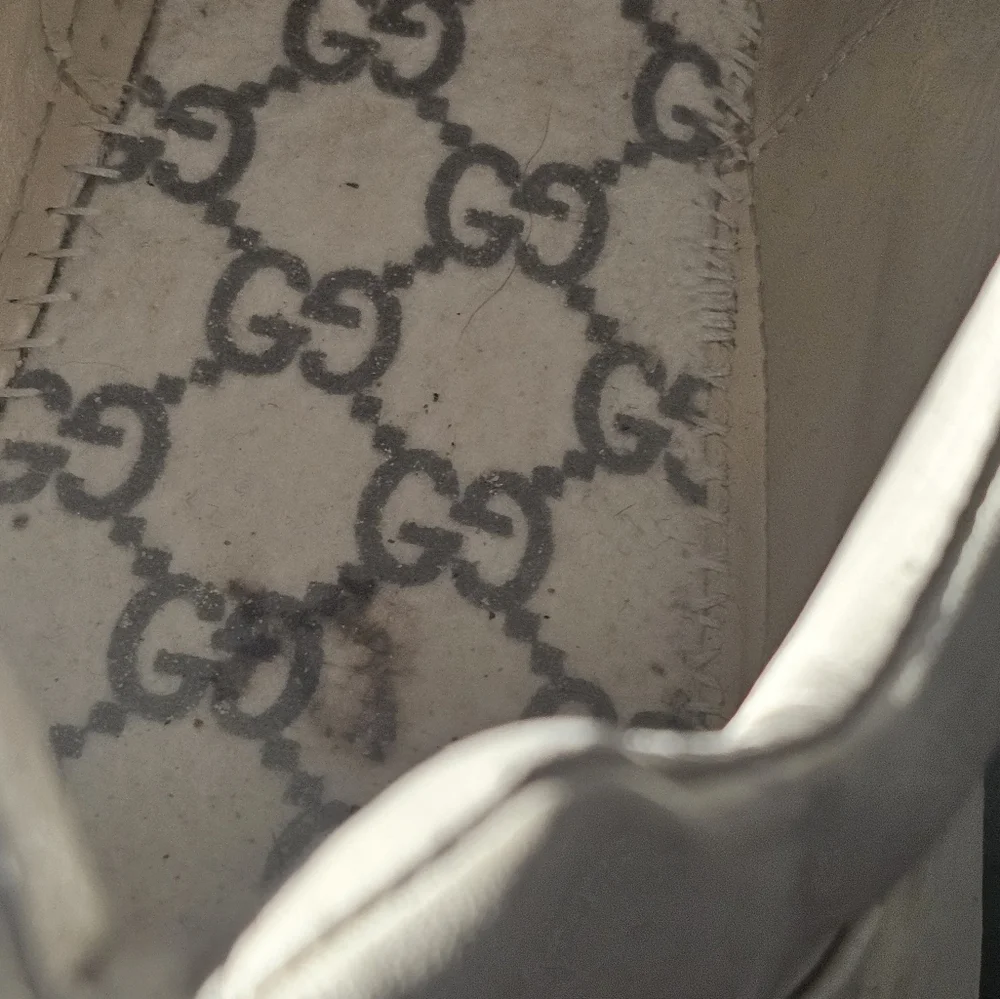 Gucci Beige Sneakers with Red Lip Graphic